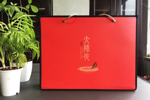 “茶葉包裝設(shè)計(jì)能不能做得有逼格些？ 罐裝茶葉盒？”-“不能！”