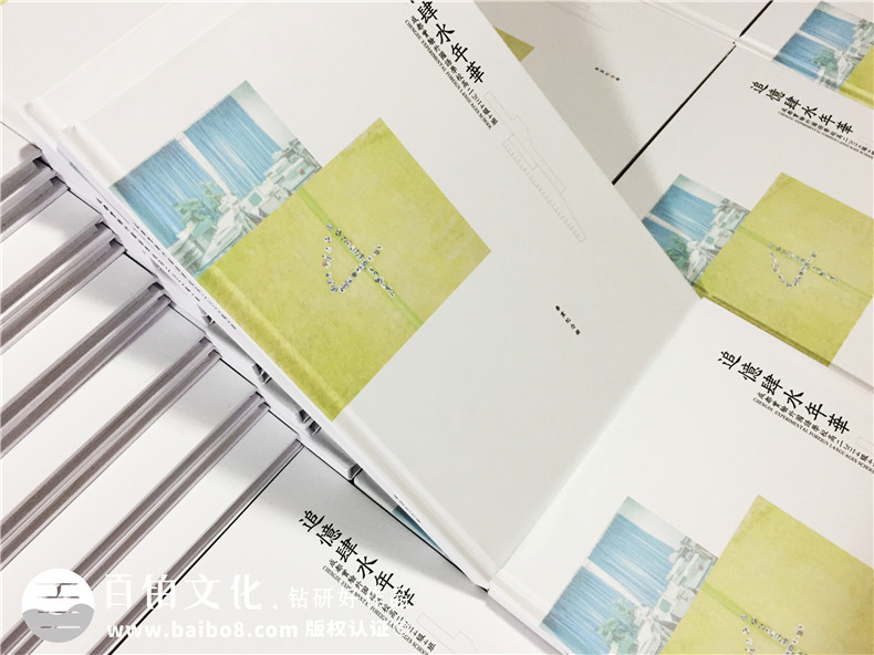 查閱我們的畢業(yè)紀(jì)念冊(cè) 設(shè)計(jì)的是一段青春回憶也感謝優(yōu)秀的你們！