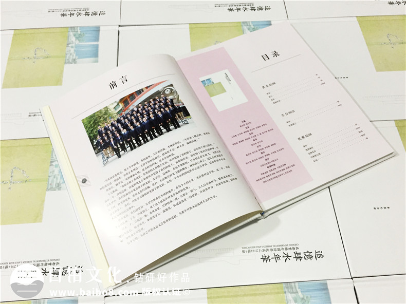 查閱我們的畢業(yè)紀(jì)念冊(cè) 設(shè)計(jì)的是一段青春回憶也感謝優(yōu)秀的你們！