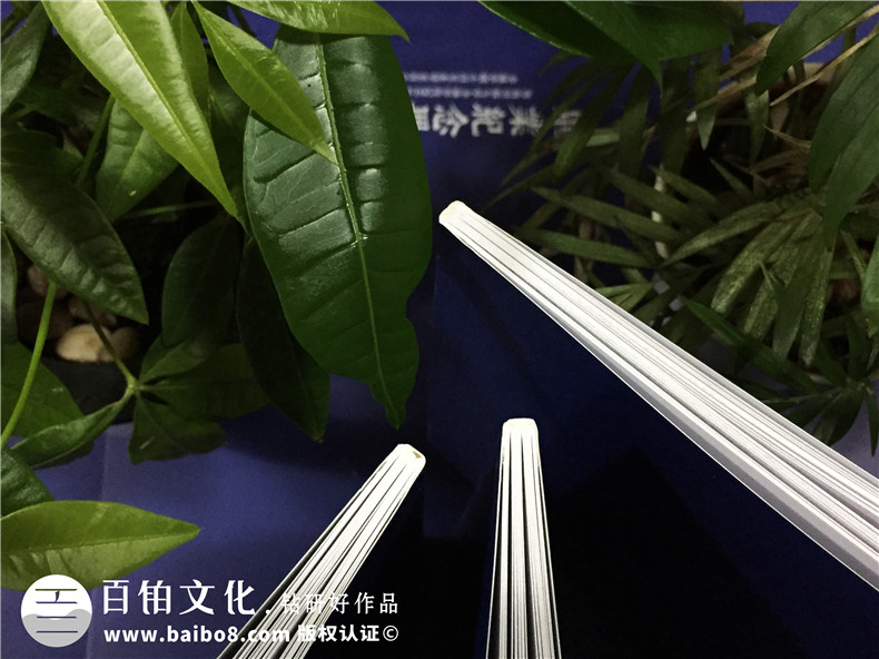 簡潔穩(wěn)重的研究生畢業(yè)紀(jì)念冊設(shè)計風(fēng)格,不負(fù)勇往-西南財大金融學(xué)院