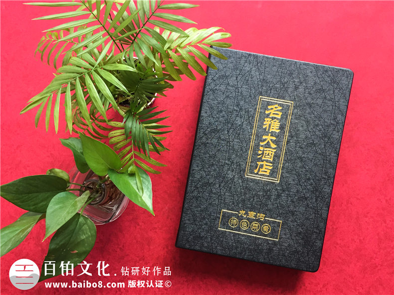 成都菜譜印刷廠(chǎng)制作的高檔皮面燙金菜譜冊(cè)-經(jīng)典酒店菜單設(shè)計(jì)案例!