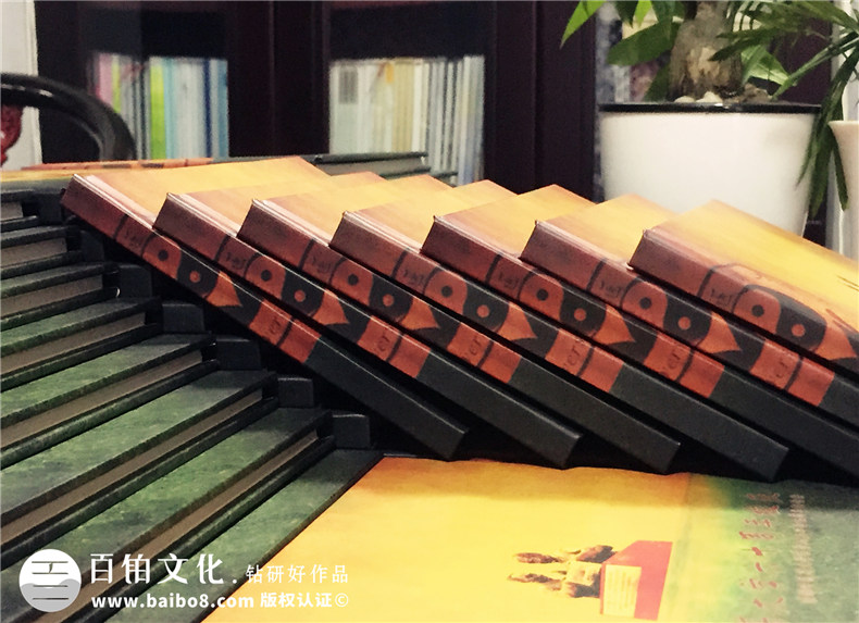 成都中醫(yī)藥大學(xué)六十周年校慶同學(xué)聚會(huì)紀(jì)念冊
