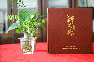 專業(yè)制作退休紀(jì)念冊怎么做，專業(yè)設(shè)計(jì)公司制作退休紀(jì)念冊的優(yōu)勢？