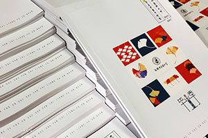 大學(xué)畢業(yè)紀(jì)念冊(cè)制作的方法 和紀(jì)念冊(cè)設(shè)計(jì)公司合作完成大學(xué)畢業(yè)禮物！