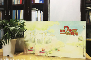 初中同學(xué)紀(jì)念冊設(shè)計方法 聯(lián)系設(shè)計公司制作初中畢業(yè)紀(jì)念冊！