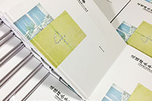 班級紀念冊設計資料 畢業(yè)相冊制作在圖片、文字、裝訂上的注意事項！