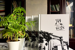 在中學(xué)、大學(xué)的青春紀(jì)念冊(cè)制作 代表青春記憶的畢業(yè)紀(jì)念冊(cè)思考與感悟
